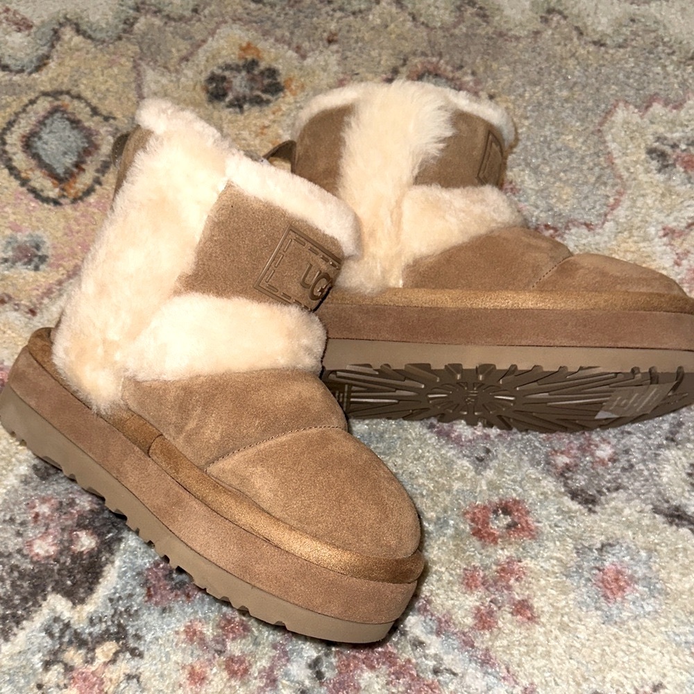 NEW! UGG Chillapeak Chestnut Boots -no box